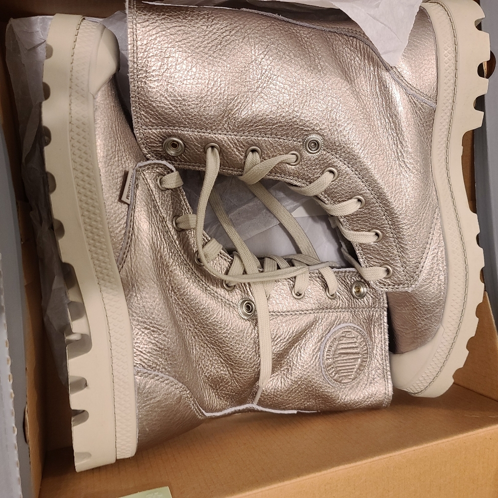 Rare Silver metalic leather palladium boots